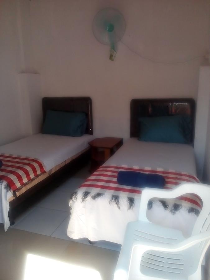 Izaac'S Bed & Breakfast ロヴィーナ エクステリア 写真